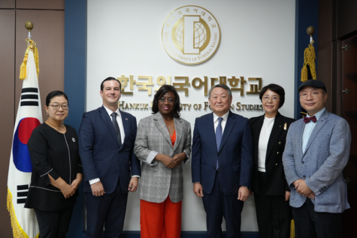 루시 몰리나르 파나마 교육부 장관, 한국외대 내방 이미지