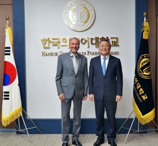 [GLOBAL HUFS] Former President of Romania Dr. Emil Constantinescu visits HUFS 대표이미지